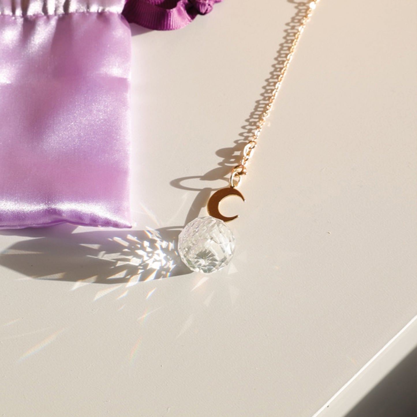 Suncatcher Baby Moon avec une boule de cristal et une lune dorée