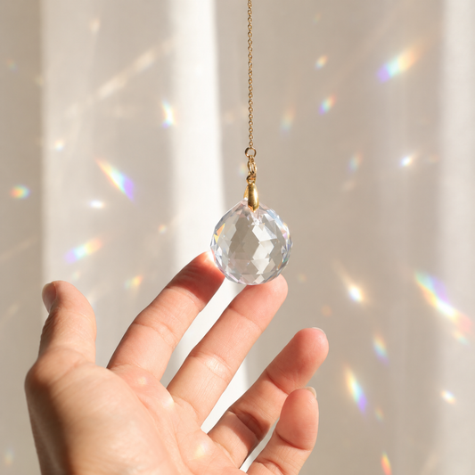 boule en cristal réfléchissant de la marque rayonne