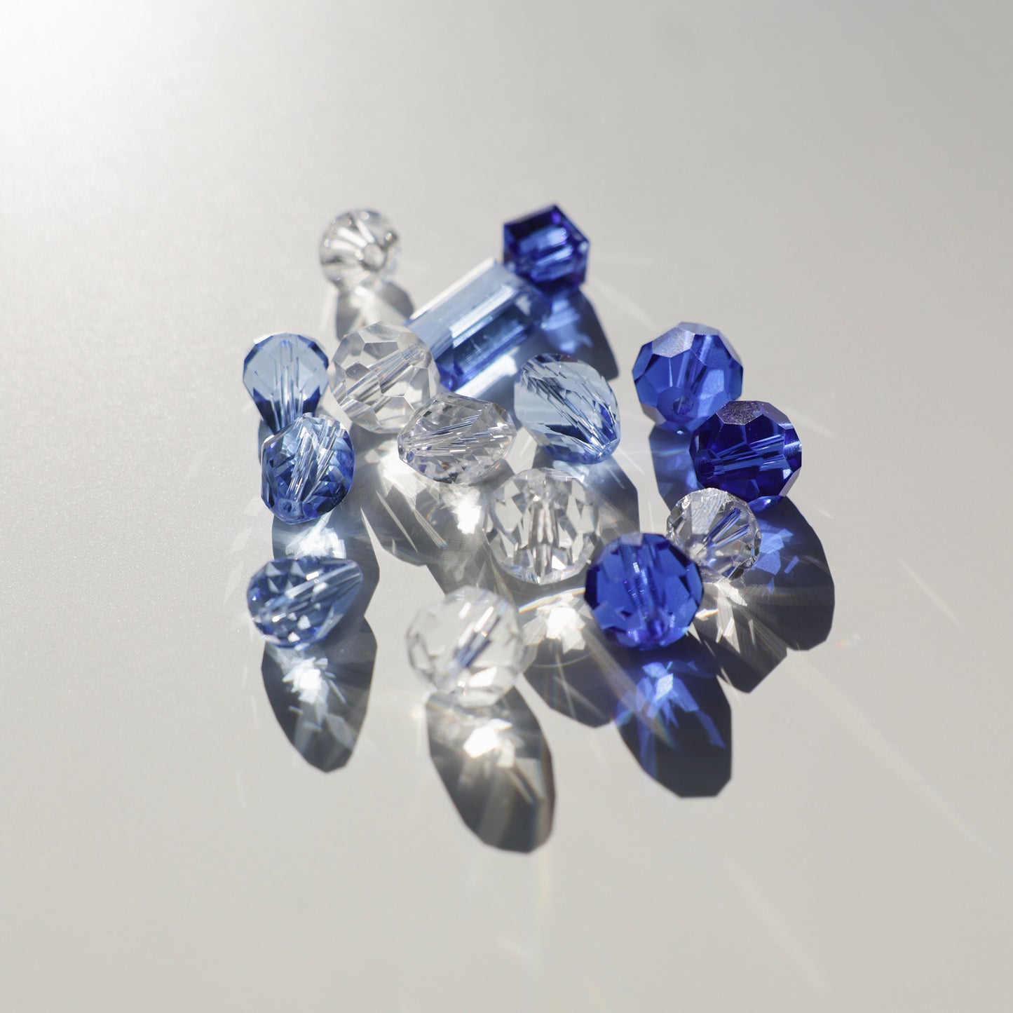 Kit créatif pour fabriquer un Suncatcher avec des cristaux bleus et transparents inclus