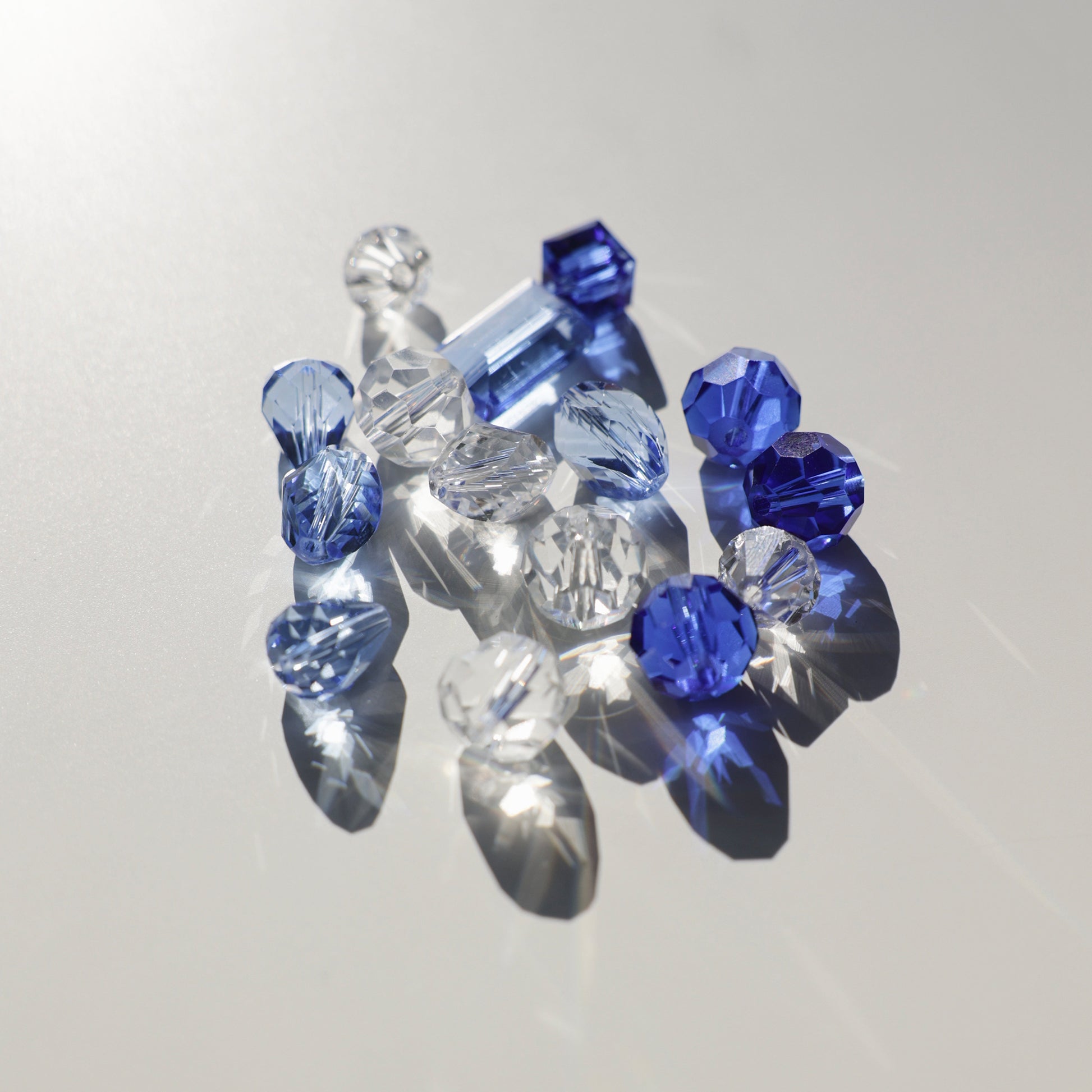Kit créatif pour fabriquer un Suncatcher avec des cristaux bleus et transparents inclus