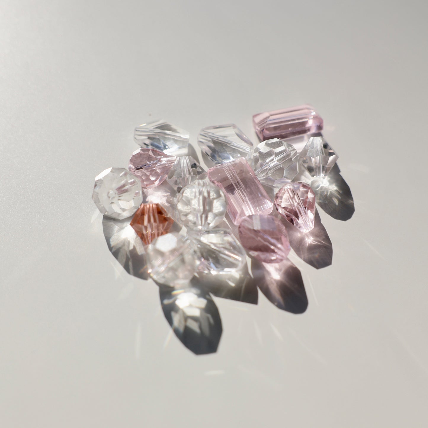 Cristaux de couleur transparent et rose pour fabriquer le Suncatcher Rayonne