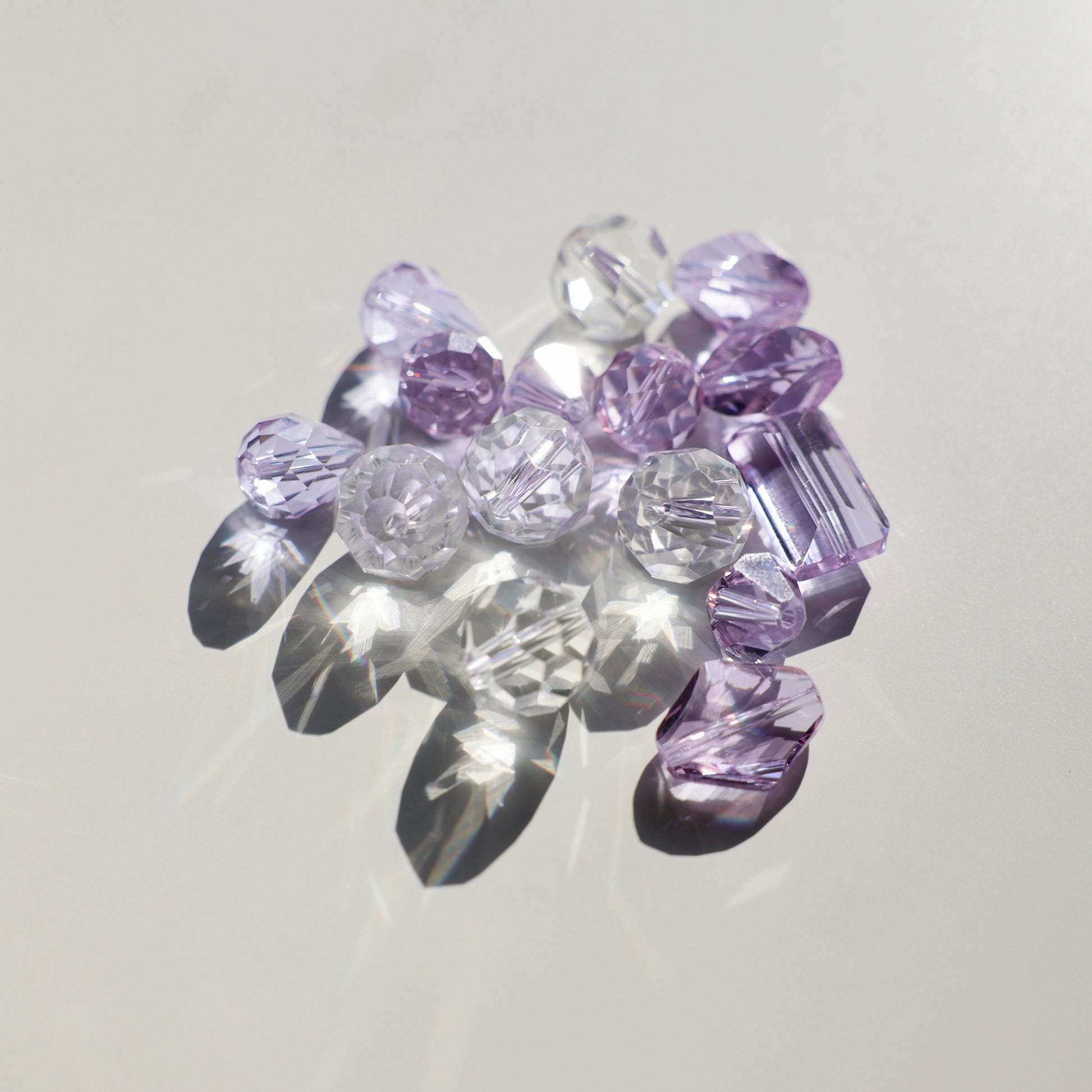 cristaux transparents et violets pour fabriquer un suncatcher
