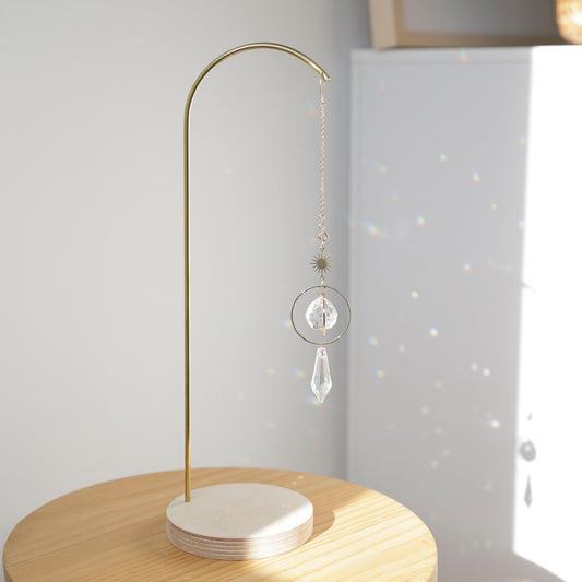 Présentoir à suncatcher Arlow qui permet de suspendre un suncatcher de la marque Rayonne