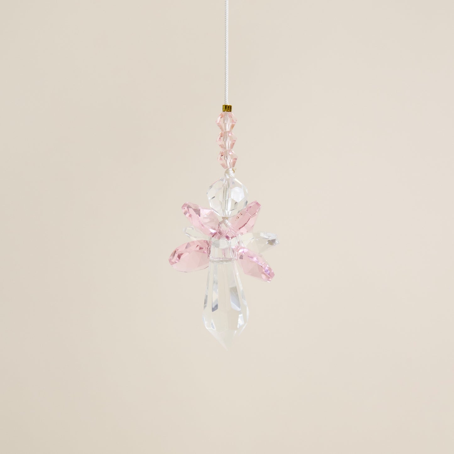Suncatcher Ange “Amour” en verre et acrylique, mobile lumineux pour créer une ambiance chaleureuse et apaisante.