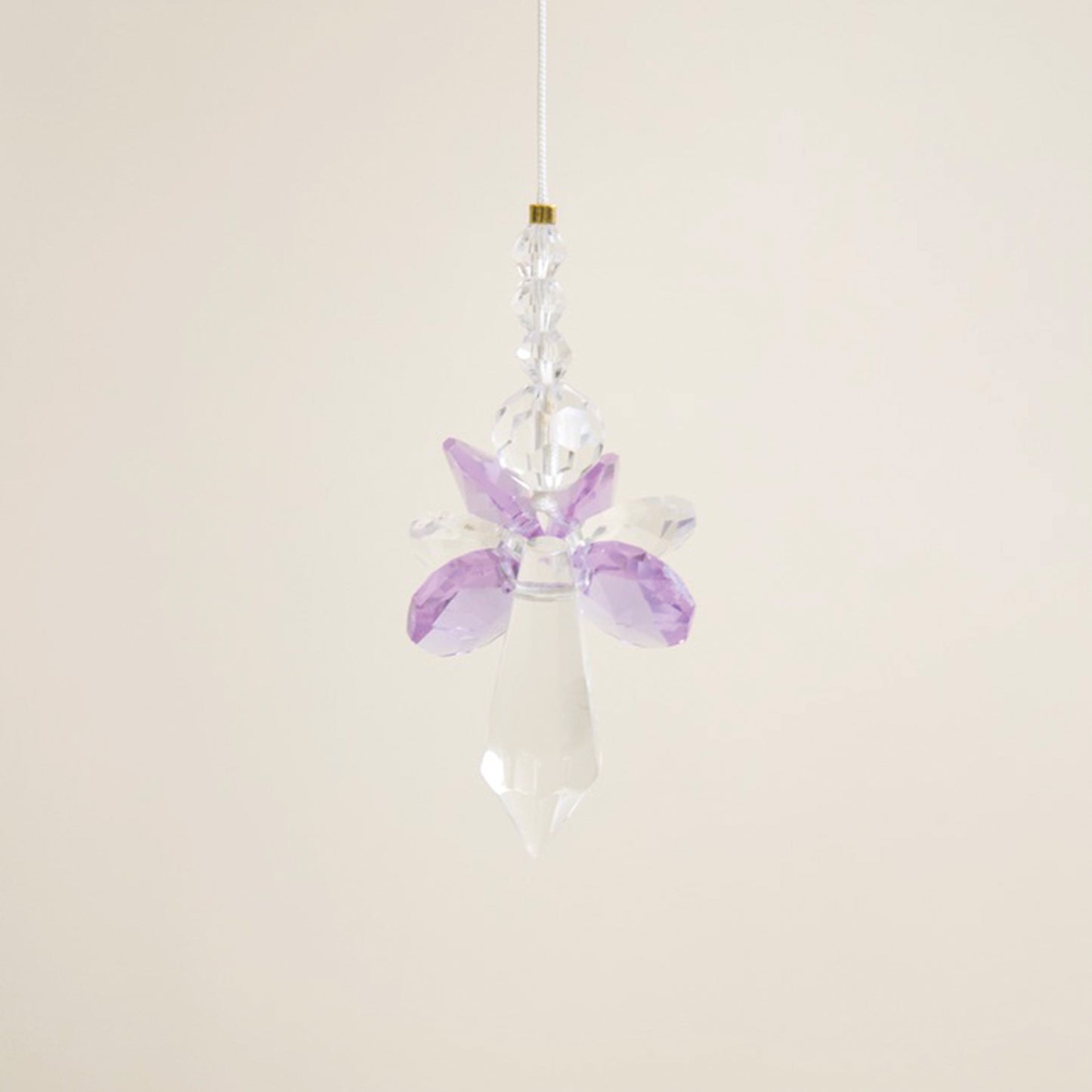 Suncatcher Ange “Spiritualité” Rayonne® en verre et acrylique, captant la lumière pour projeter de jolis reflets colorés.