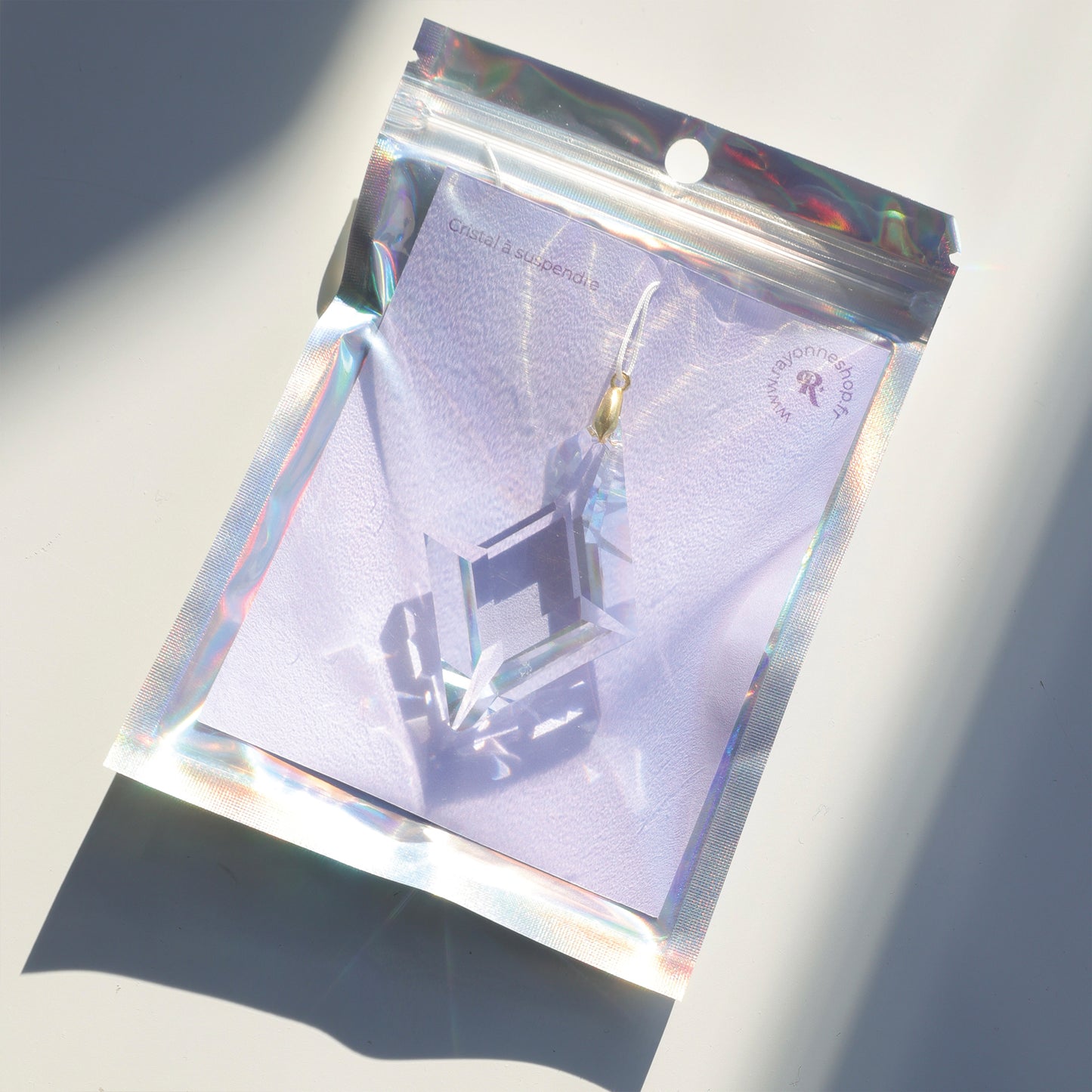 Suncatcher LUCKY CHARM dans son packaging holographique