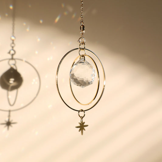 Capteur de soleil de la marque Rayonne, avec boule de cristal et petite étoile dorée