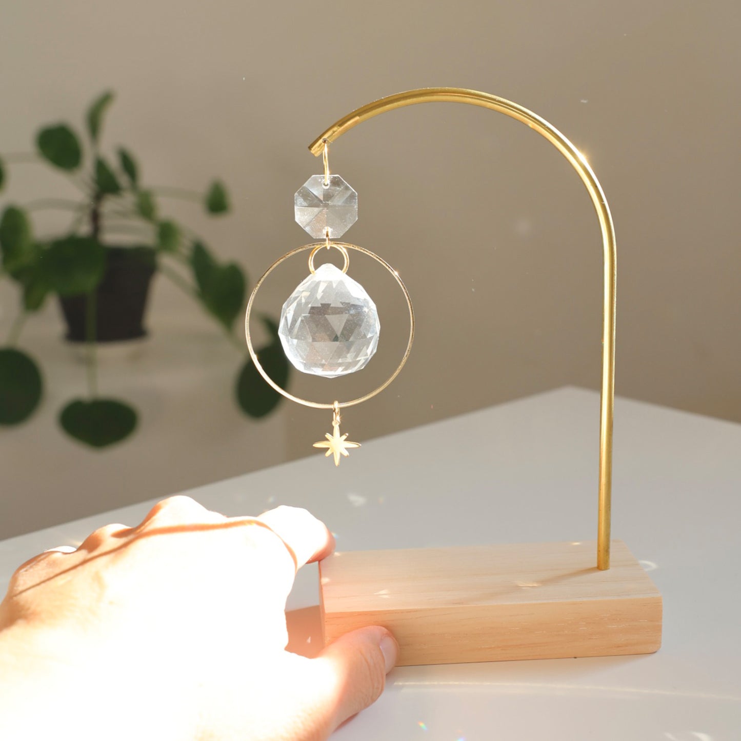 Attrape-lumière avec une base en bois