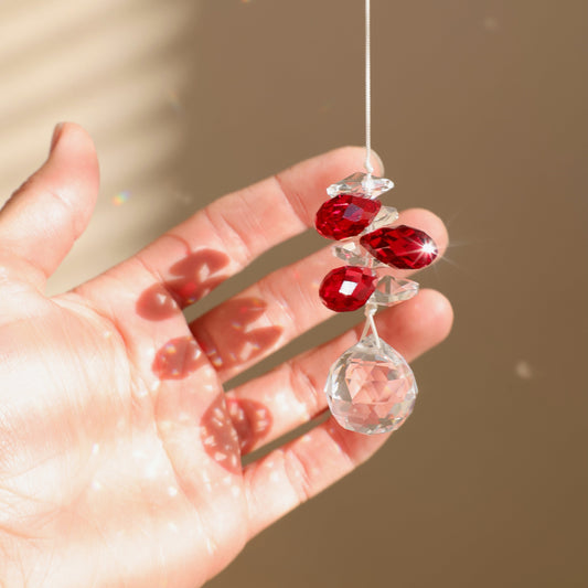 suncatcher en cristaux transparents et rouges