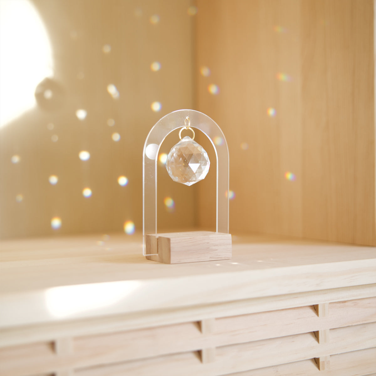 Suncatcher sur pied Archie fabriqué par Rayonne