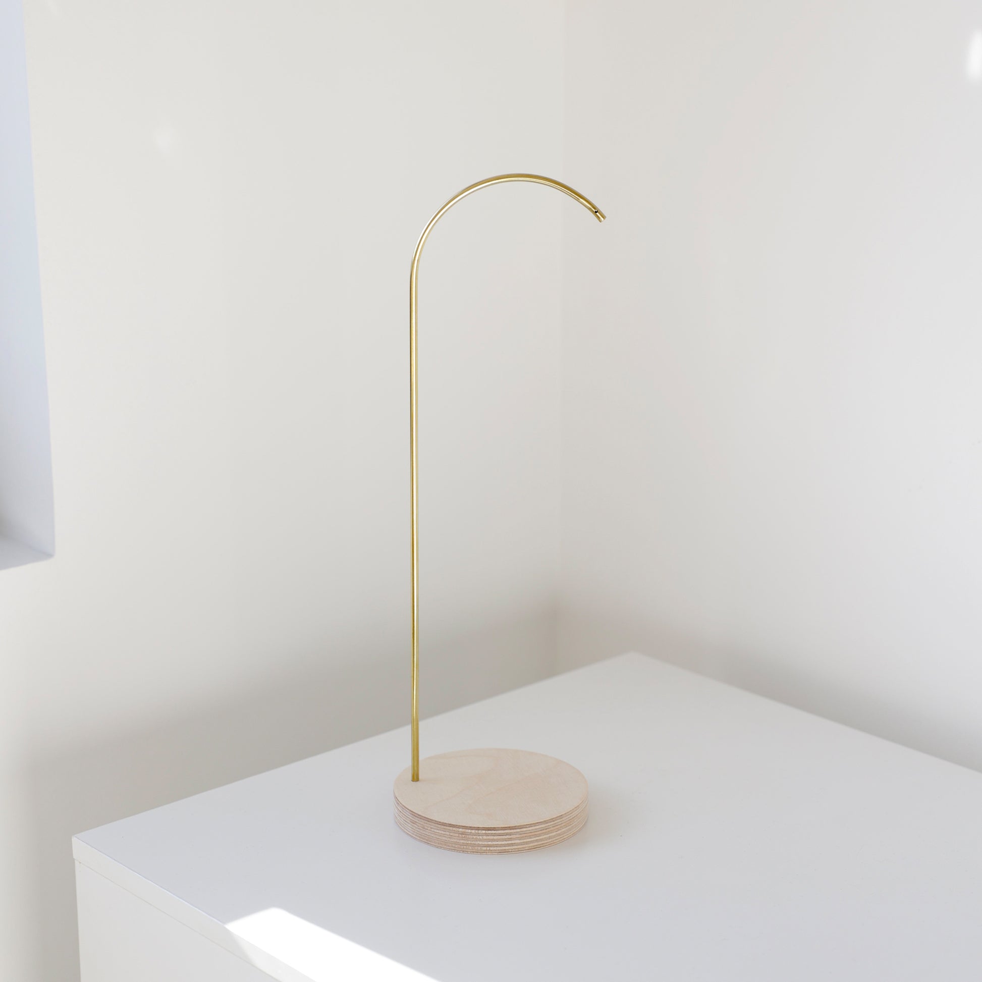 Support pour attrape soleil Rayonne, fabriqué en bois et laiton