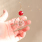 Suncatcher de la marque Rayonne composé avec un cristal rouge qui symbolise l'amour