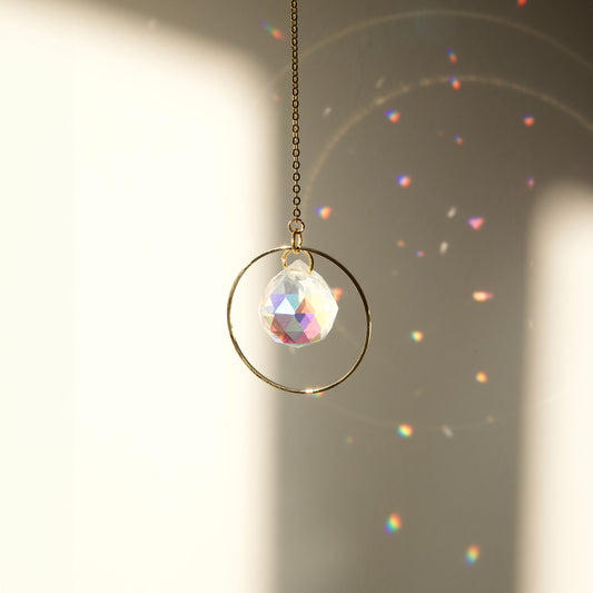 Attrape soleil avec boule de cristal iridescente