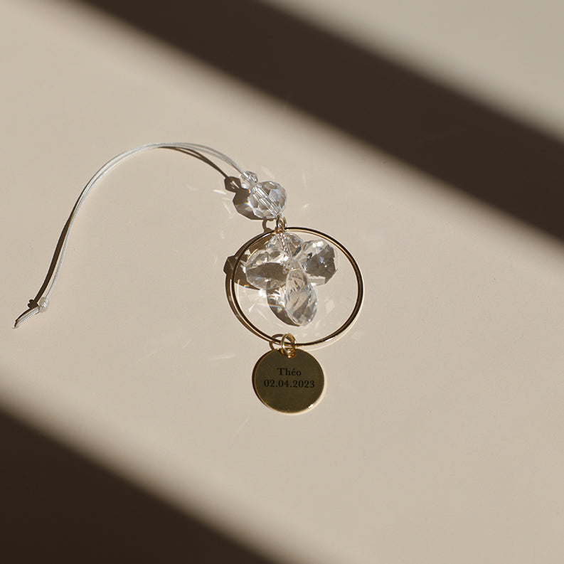 Suncatcher de naissance avec gravure personnalisée (prénom et date de naissance) fabriqué par la marque Rayonne®