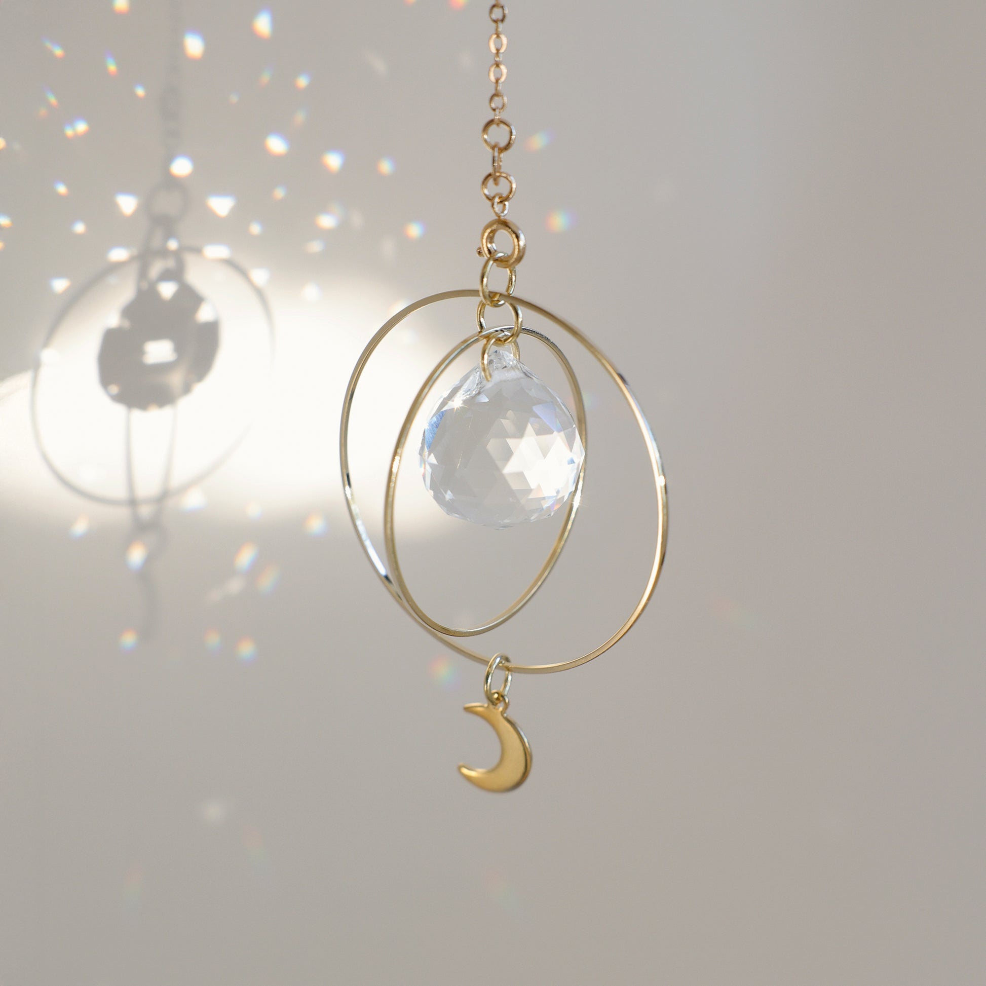 Attrape-soleil avec boule de cristal transparente et lune dorée, Suncatcher Rayonne®