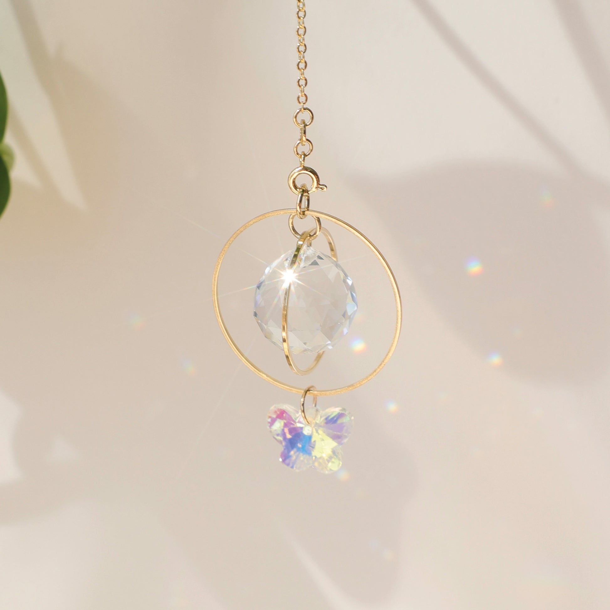 Attrape-soleil avec cristal papillon de la marque Rayonne
