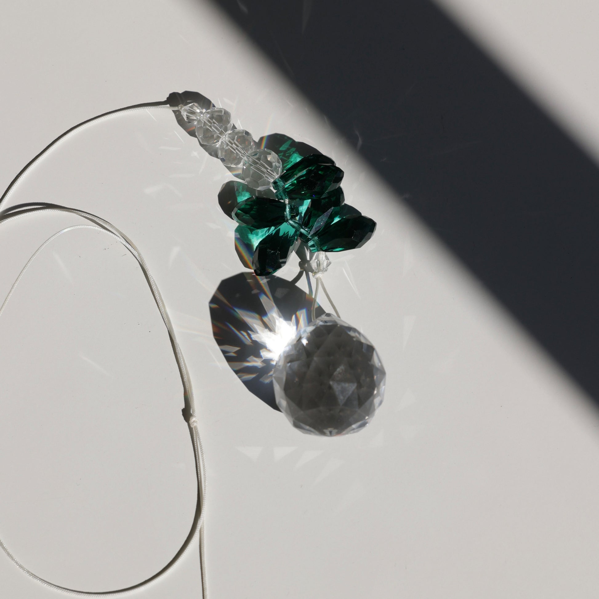 Suncatcher GLOW transparent et vert, de la marque Rayonne®