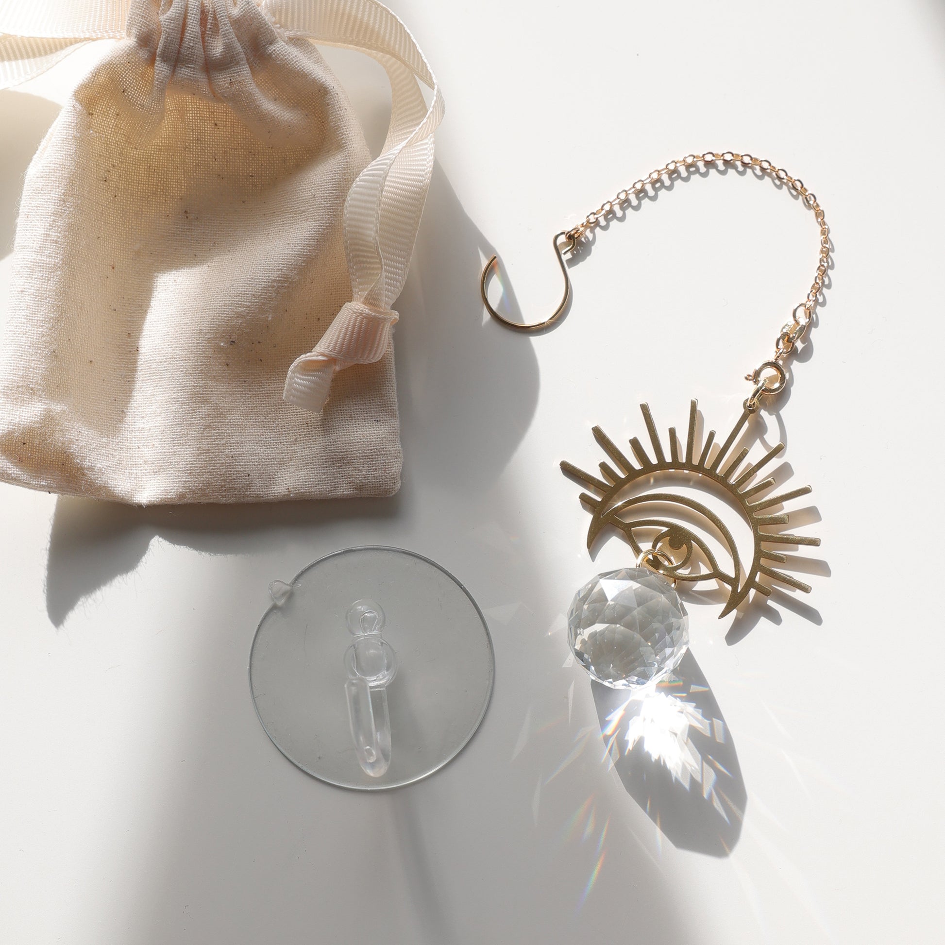 Attrape-soleil Wonder de la marque Rayonne, fourni avec la ventouse crochet pour une installation facile