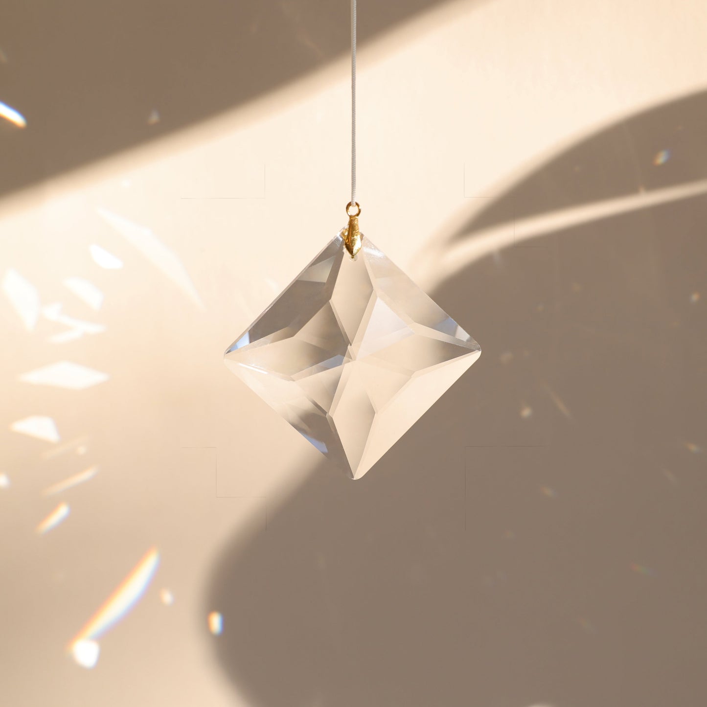 suncatcher en cristal en forme de losange 