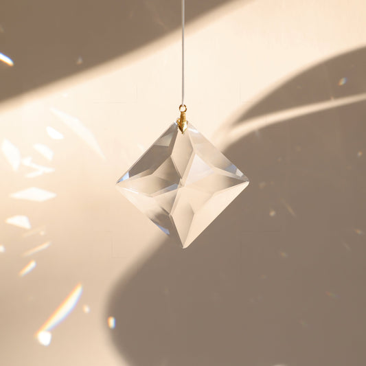 suncatcher en cristal en forme de losange 