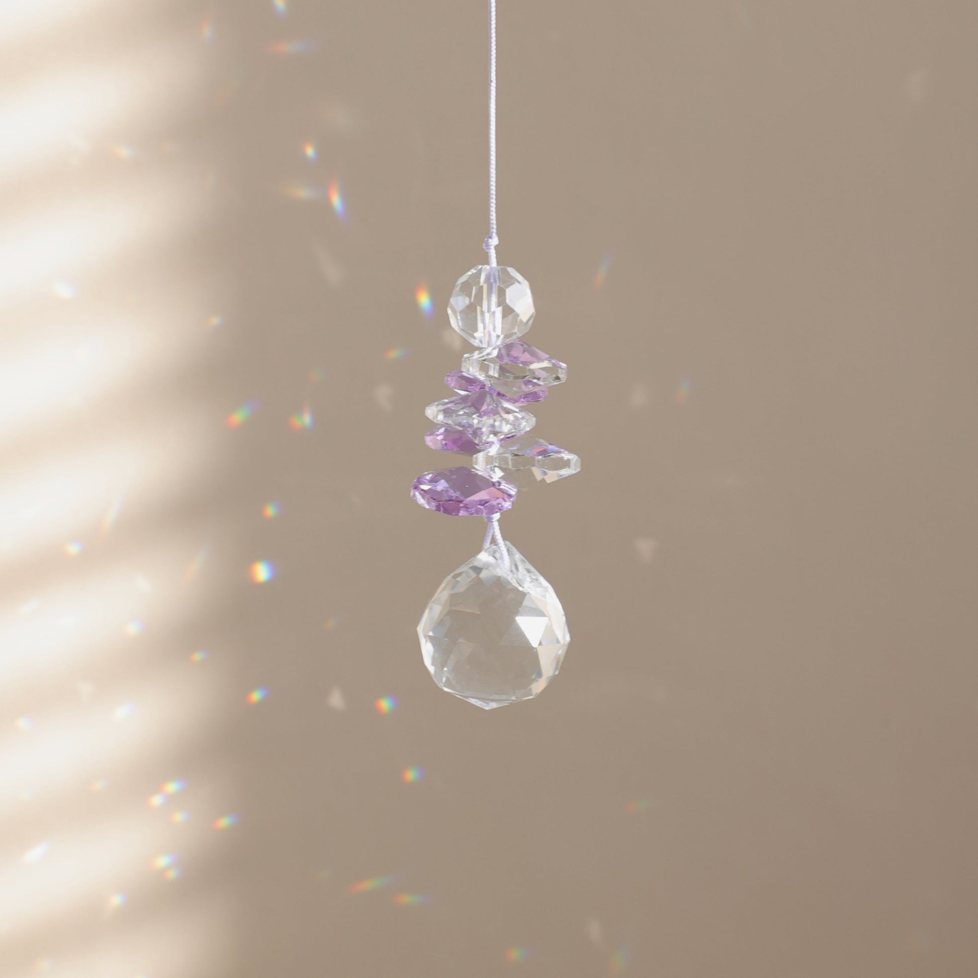 petit suncatcher en cristal violet et transparent 