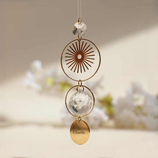 Suncatcher TENDRESSE personnalisé avec médaillon gravé avec un prénom, pour idée cadeau originale et unique