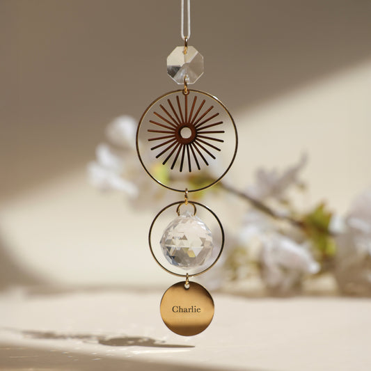 Attrape soleil Rayonne® personnalisable avec un prénom gravé. Cadeau original et unique pour une naissance, un baptème